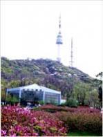 Namsan Park and the Seoul Tower Namsan Park and the Seoul Tower